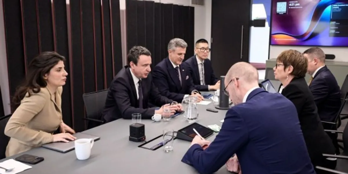 Kurti takon presidenten e BERZh-it në Londër, fokus bashkëpunimi në energji dhe infrastrukturë