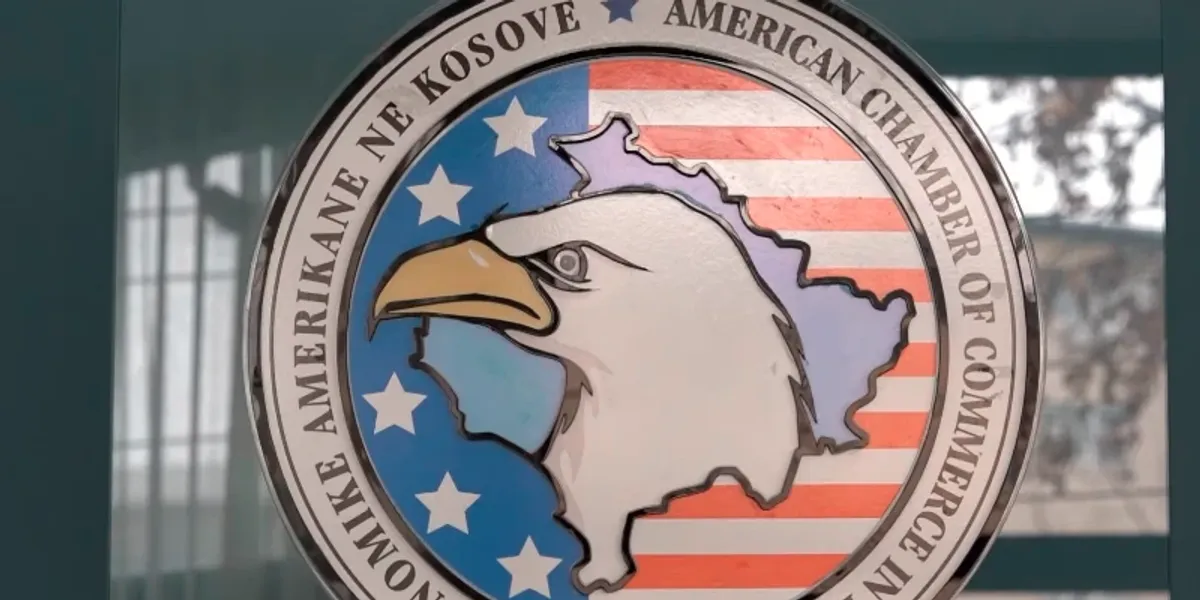 Oda Amerikane kërkon reforma urgjente, paralajmëron rreziqe nga pasiguria politike dhe mungesa e vendimeve fiskale