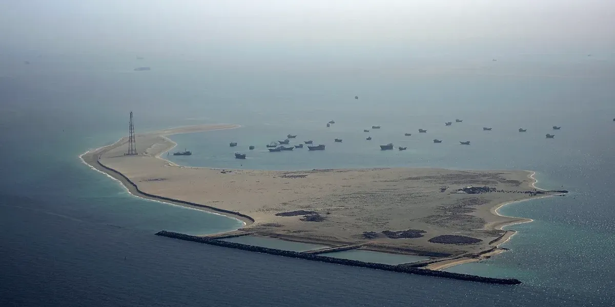 Agjencia Ndërkombëtare e Energjisë paralajmëron për një tronditje historike të furnizimit me naftë, ndërsa lufta me Iranin mbyt tregjet globale