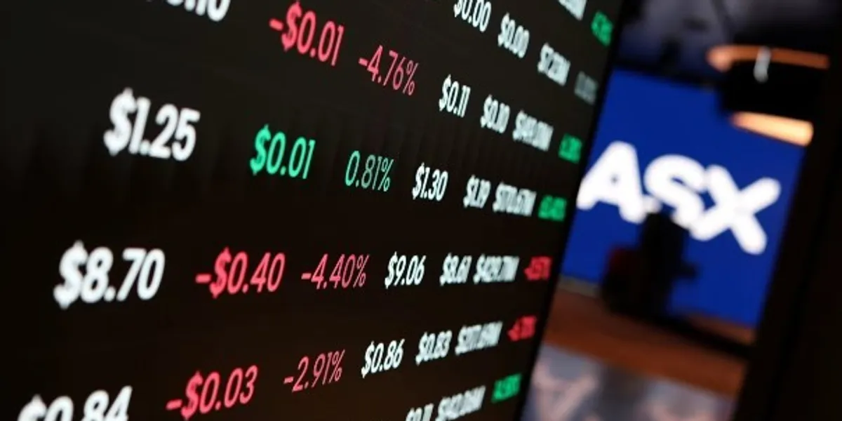 Çmimi i naftës luhatet pranë 100 dollarëve për fuçi pas sulmeve ndaj anijeve pranë Ngushticës së Hormuzit