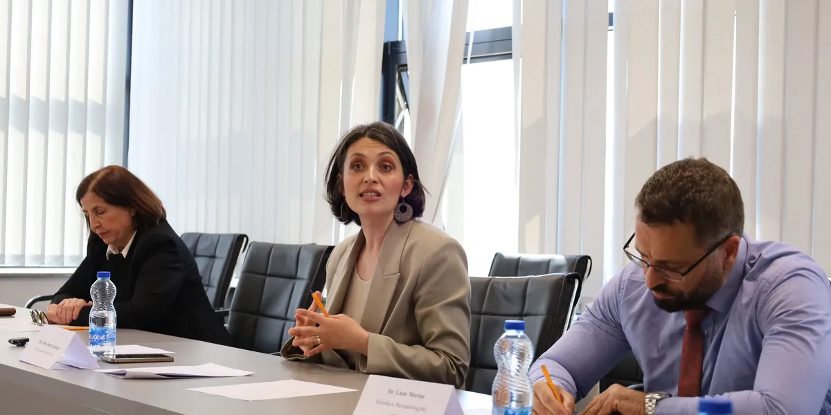 AMC organizon tryezën e rrumbullakët për forcimin e kujdesit dhe transportit neonatal në Kosovë