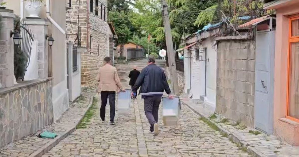 Ndërpritet procesi i votimit për kreun e PD-së në Korçë, komisionerët marrin kutitë dhe largohen