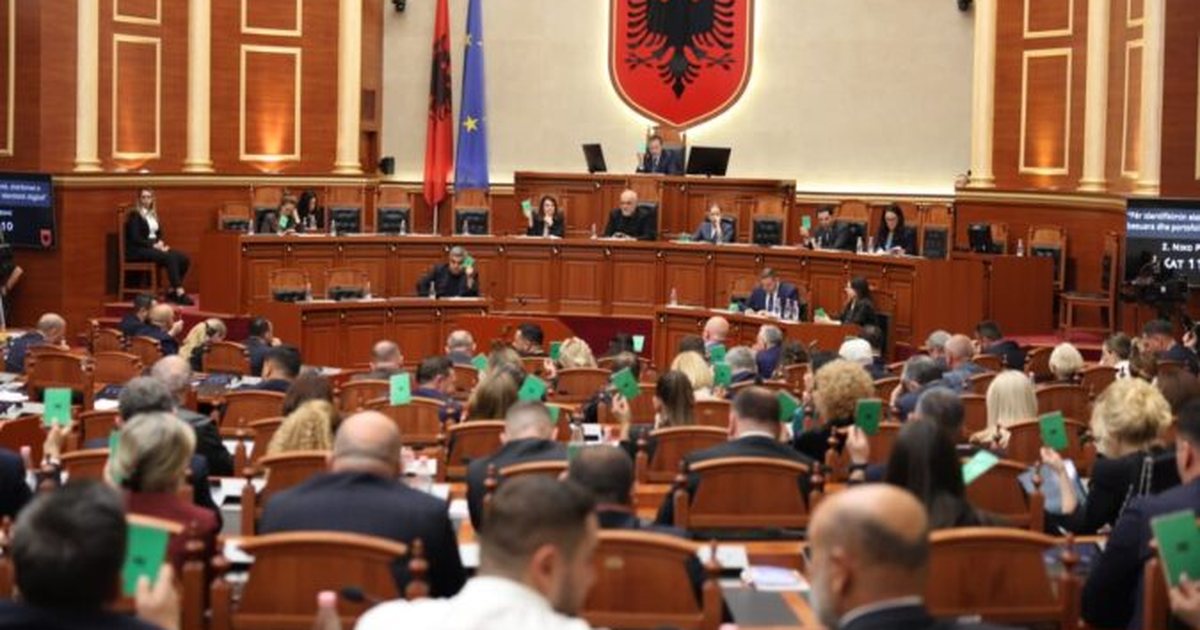 Seancë maratonë në Kuvend, Rama shkon pas mesnate për votimin! Miratohen projektligje dhe ulja e akcizës së naftës