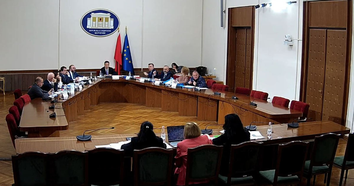 Rregullorja e re e Kuvendit: PS-PD përplasen për miratimin e përshpejtuar të ligjeve të BE-së! Peleshi dorëzon propozimet