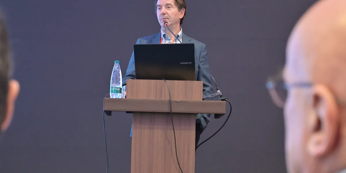 Dr. Zhan Mitrev ndan 26 vite përvojë në Kongresin e Parë të Kardiologjisë Pediatrike dhe Kirurgjisë Kardiake në Kosovë