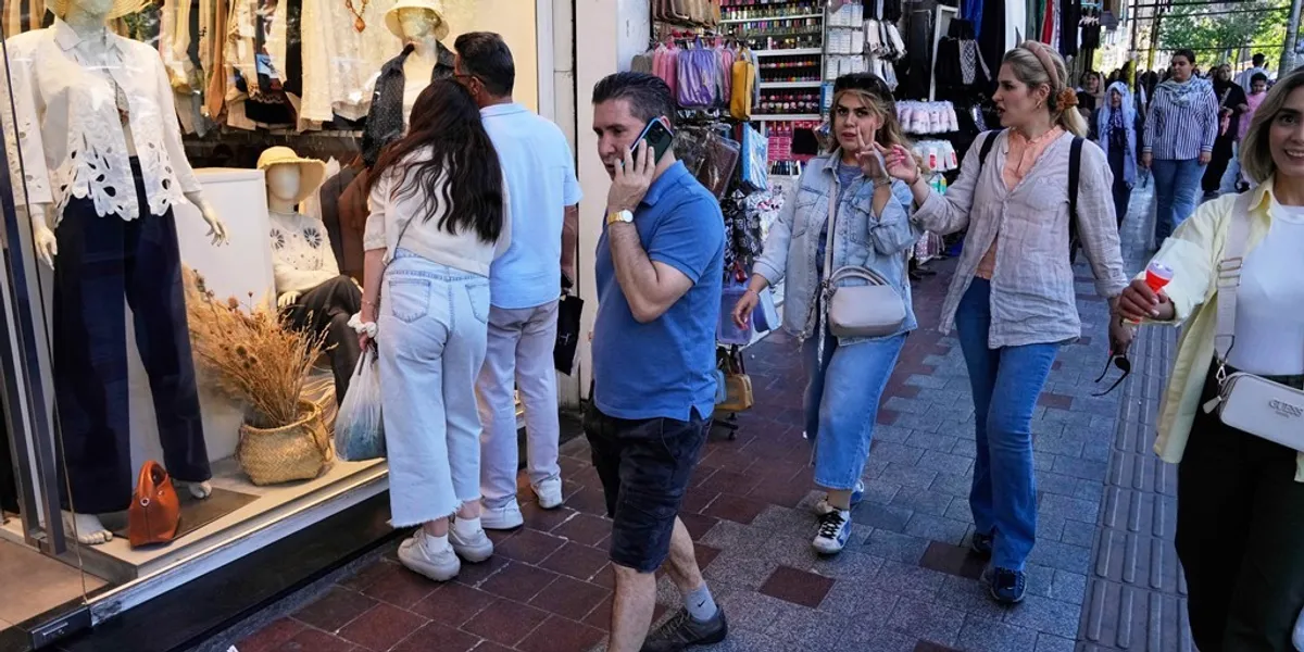 Sa gjatë mund t’u rezistojë Irani kërkesave të SHBA-së ndërsa ekonomia po dobësohet?