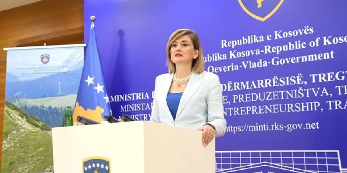 Rreth 200 mijë euro gjoba për njësorët, flet Kusari-Lila – prezanton edhe raportin e 100 ditëve të punës