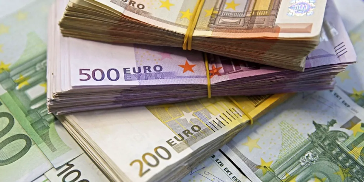Hyn në fuqi vendimi, nga sot pagesat mbi 2,000 euro lejohen vetëm përmes bankës