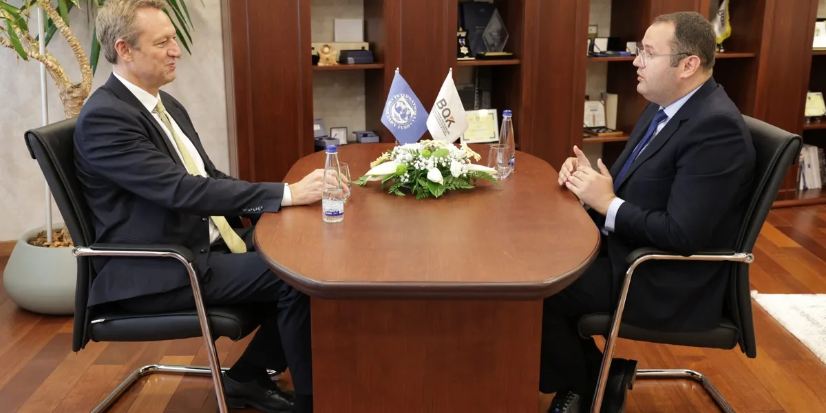 Mjedisi financiar ndërkombëtar dhe implikimet për ekonomitë, guvernatori Ismaili takon Tobias Adrian