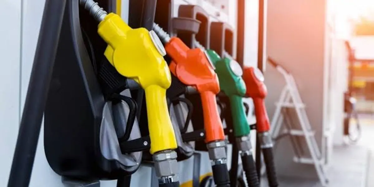 Nafta dhe benzina shtrenjtohen për 1 cent