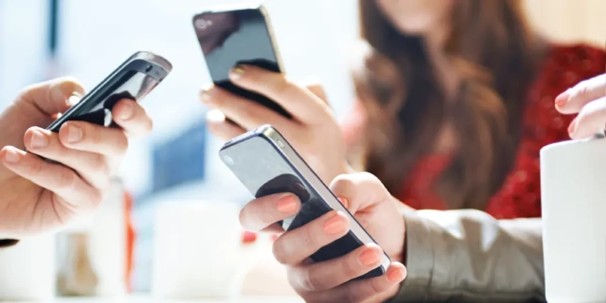 Statistikat e ASK-së: Rriten përdoruesit e telefonisë mobile, bien fluturimet në maj