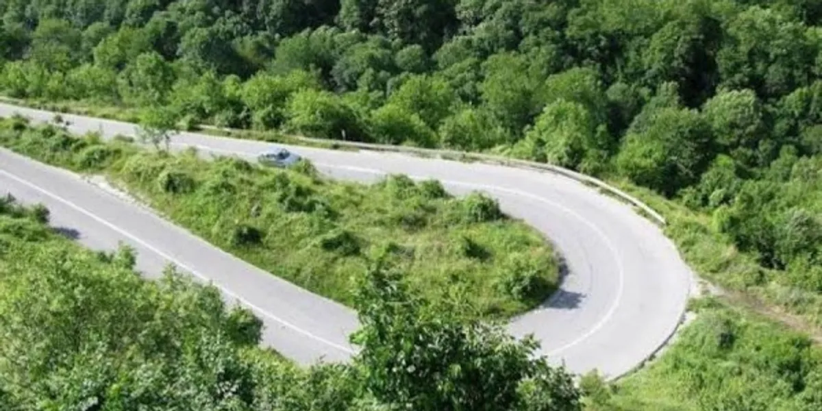 ​Mbyllet për dy ditë rruga Brezovicë-Prevallë, zhvillohet garë automobilistike