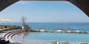 Nga brigjet e Jonit në Forbes: Green Coast Hotel sjell historinë e re të Rivierës Shqiptare në skenën ndërkombëtare
